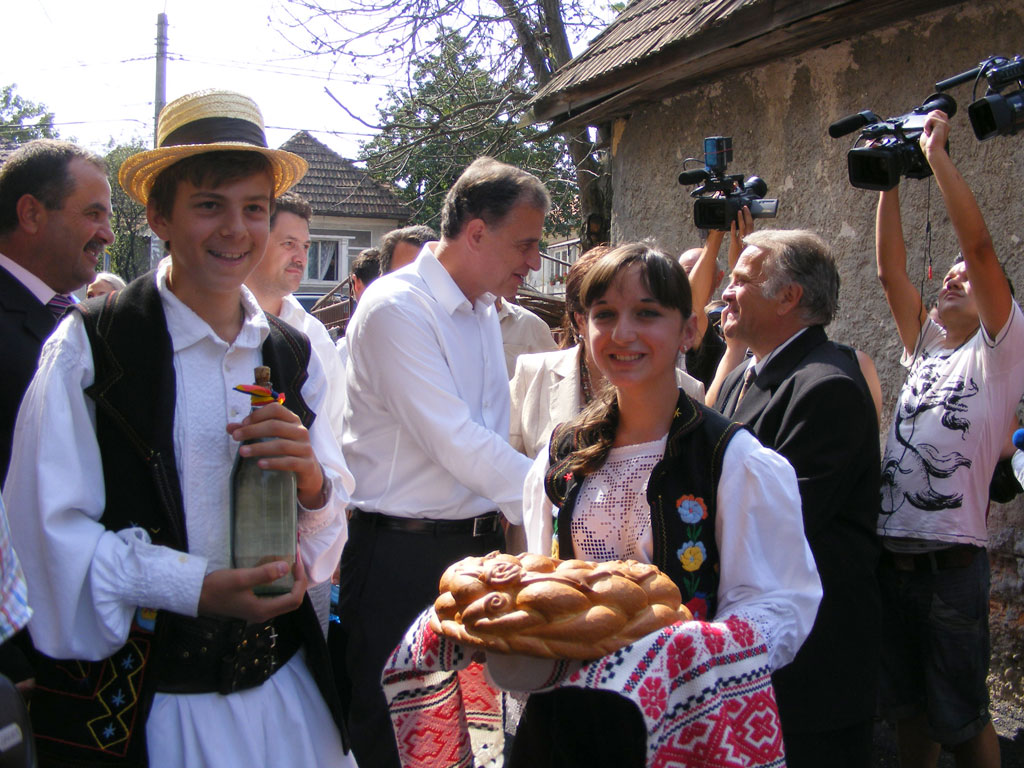 FOTO: Vizita Geoana, scoala Lapusel (c) eMaramures.ro